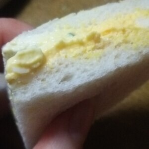 卵サラダたっぷり！朝食ピクニック卵サンドイッチ！